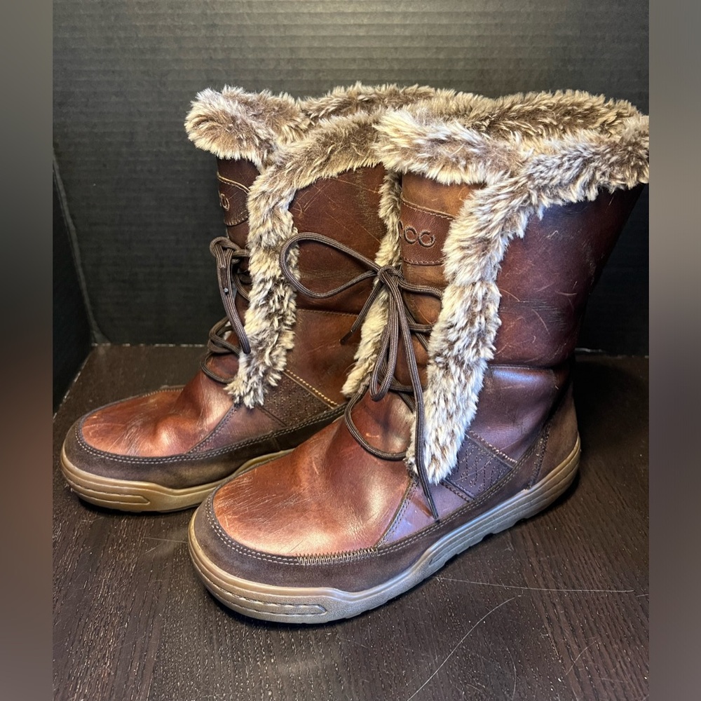 Women’s ECCO Leather Winter Boots size 7.5